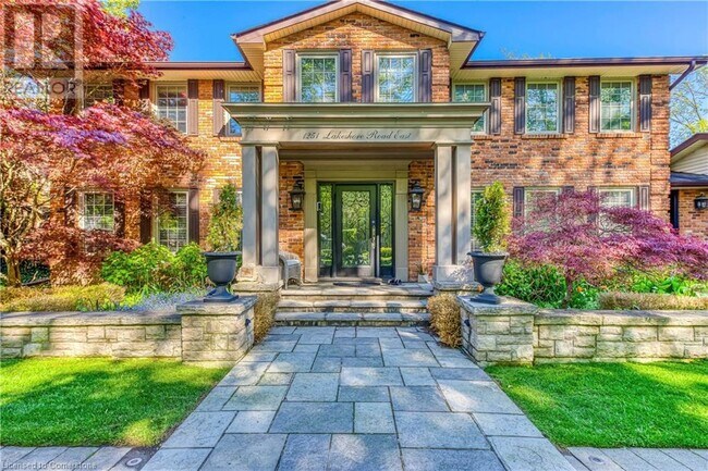 1251 Lakeshore Rd E in Oakville, ON - Building Photo - Building Photo