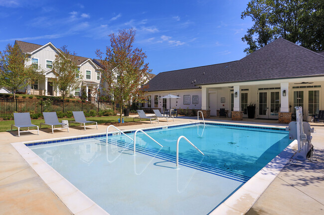 Covey Homes Newnan Village in Newnan, GA - Foto de edificio - Building Photo