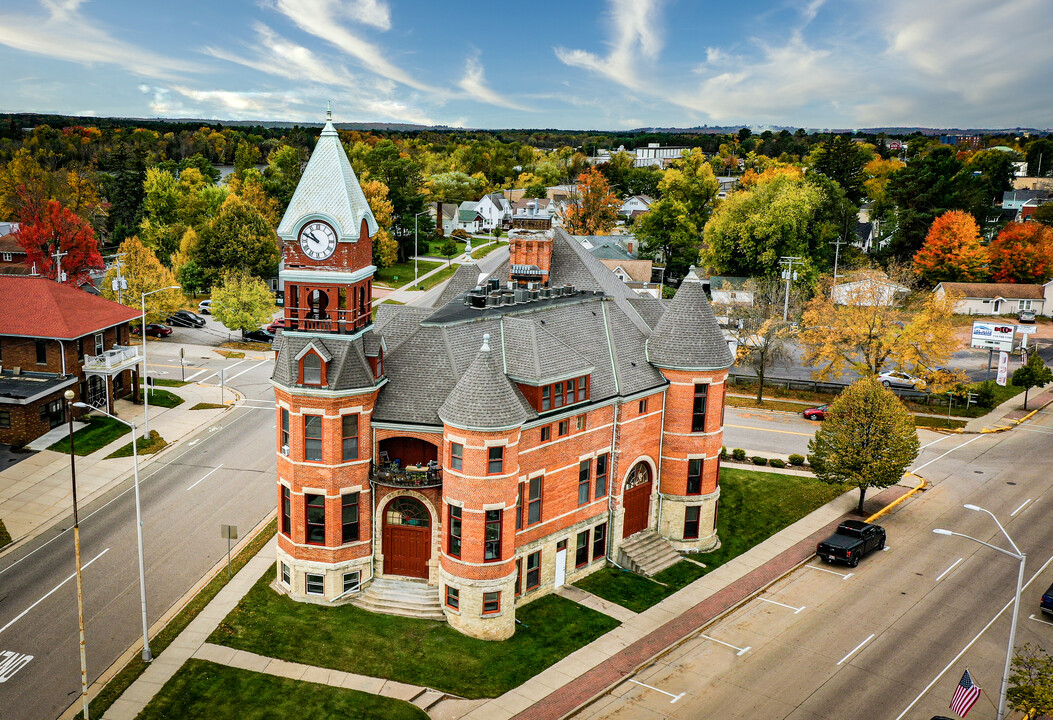 The Lofts At City Hall in Merrill, WI - Foto de edificio