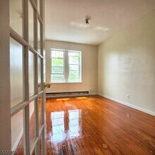 254 Clendenny Ave in Jersey City, NJ - Building Photo - Building Photo