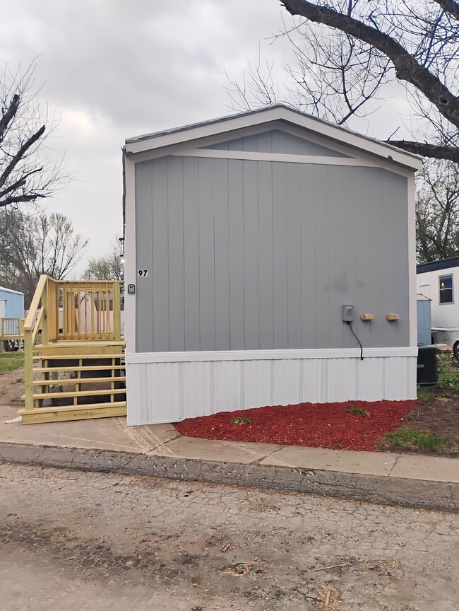 110 N Michigan St in Lawrence, KS - Foto de edificio - Building Photo