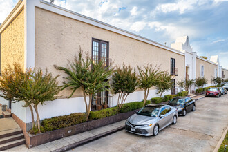 Trafalgar Place Townhome Condominiums in Houston, TX - Building Photo - Primary Photo