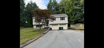 76 Groton Rd in Nashua, NH - Building Photo