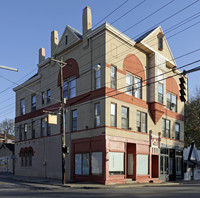 7045-7049 Montgomery Rd in Cincinnati, OH - Foto de edificio - Building Photo