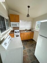 7442 Hillmont Dr in Oakland, CA - Building Photo - Building Photo