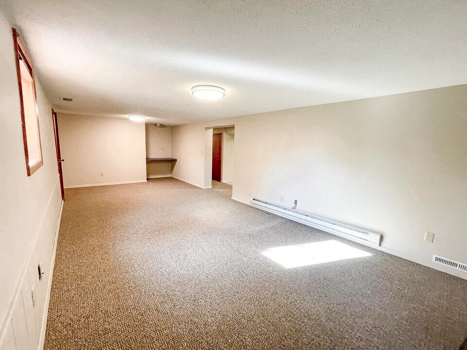 811 7th St in Brookings, SD - Building Photo