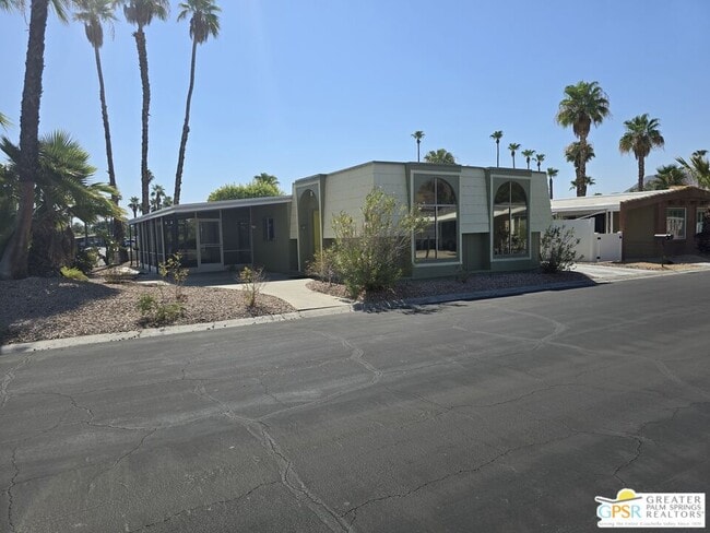 198 Juniper Dr in Palm Springs, CA - Building Photo - Building Photo