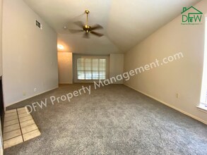 1037 Stableway Ln in Bedford, TX - Building Photo - Building Photo