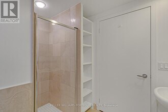 218-218 Queens Quay W in Toronto, ON - Building Photo - Building Photo