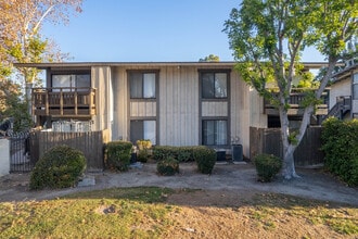 Country Woods Apartments in Colton, CA - Foto de edificio - Building Photo