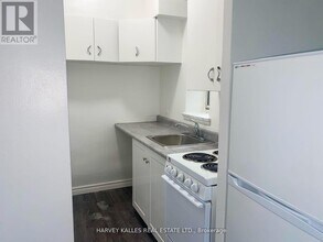 1582 Bathurst St in Toronto, ON - Building Photo - Building Photo