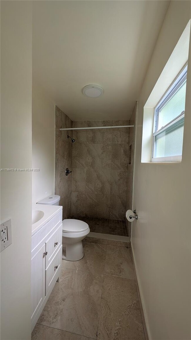 6701 NW 25th Ct in Sunrise, FL - Building Photo - Building Photo