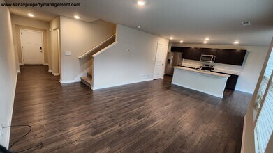 4203 NW Cedarwood Dr in Ankeny, IA - Building Photo - Building Photo
