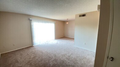 5902 W Golden Ln in Glendale, AZ - Building Photo - Building Photo