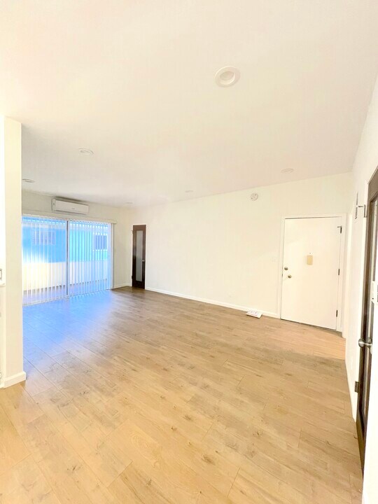 1148 N Formosa Ave in West Hollywood, CA - Building Photo