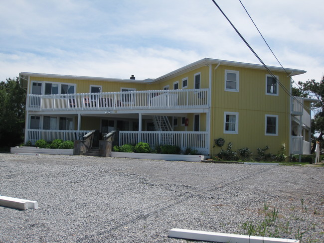 38 Dune Rd in Westhampton Beach, NY - Building Photo - Building Photo