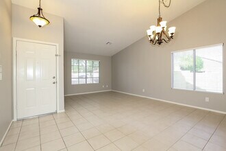 8711 W Marconi Ave in Peoria, AZ - Foto de edificio - Building Photo