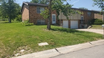 1685-1687-1687 S Sonora Dr in Columbia, MO - Building Photo