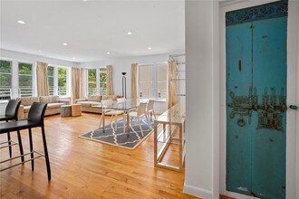 1018 Meridian Ave in Miami Beach, FL - Building Photo - Building Photo