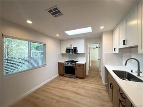 8122 Belford Ave in Los Angeles, CA - Building Photo - Building Photo
