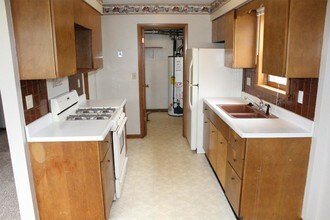 2085 1st Ave-Unit -4 in Marion, IA - Building Photo - Building Photo