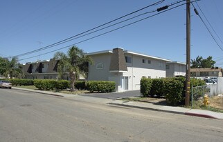 Century Townhomes in Manteca, CA - Building Photo