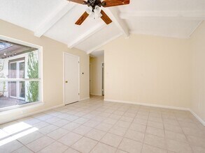 907 E Live Oak St in Austin, TX - Building Photo - Building Photo