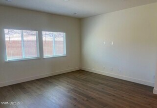 4372 Country Flats Wy in Sparks, NV - Foto de edificio - Building Photo