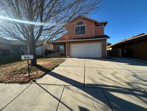 8295 Shifting Sands Dr in Reno, NV - Foto de edificio - Building Photo