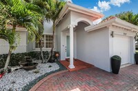 2527 SW 153rd Pl in Miami, FL - Foto de edificio - Building Photo