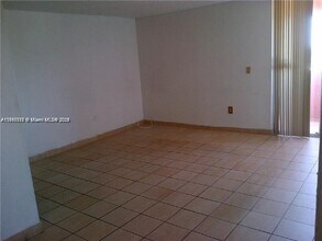 5050 NW 7th St in Miami, FL - Building Photo - Building Photo