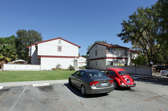 Rolling Hills Apartments I & II in Templeton, CA - Foto de edificio - Building Photo