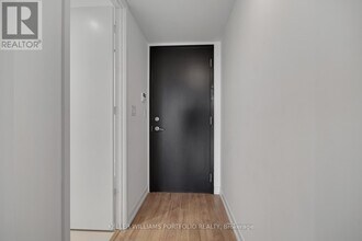 377 Madison Ave in Toronto, ON - Building Photo - Building Photo