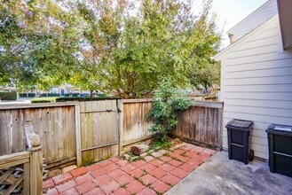 2808 Grants Lake Blvd in Sugar Land, TX - Foto de edificio - Building Photo