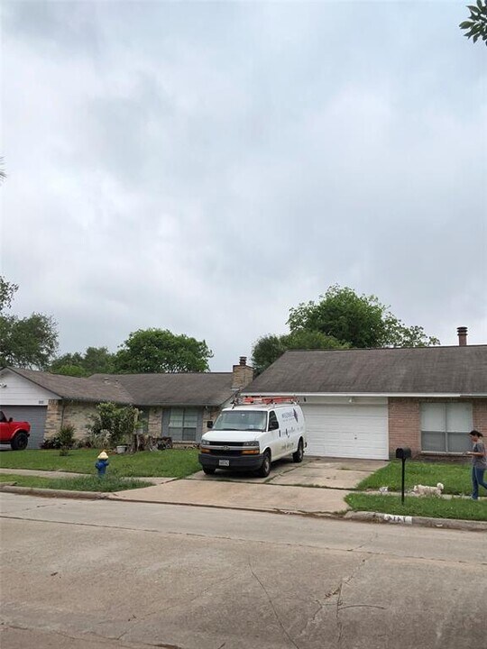 7415 Mesones Dr in Houston, TX - Building Photo