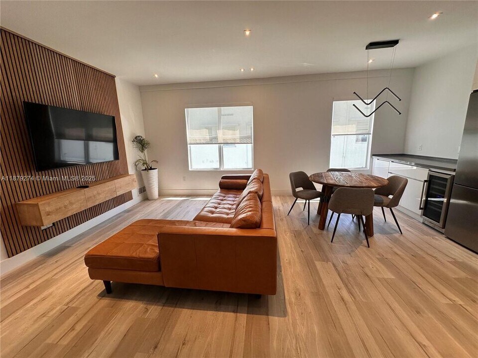 1218 Drexel Ave in Miami Beach, FL - Building Photo