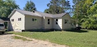 1729 N Keystone Rd in Traverse City, MI - Building Photo