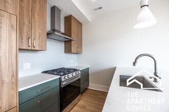 1620 W Grand Ave, Unit 3E in Chicago, IL - Building Photo - Building Photo