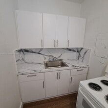 1362 SW 2nd St in Miami, FL - Building Photo - Building Photo