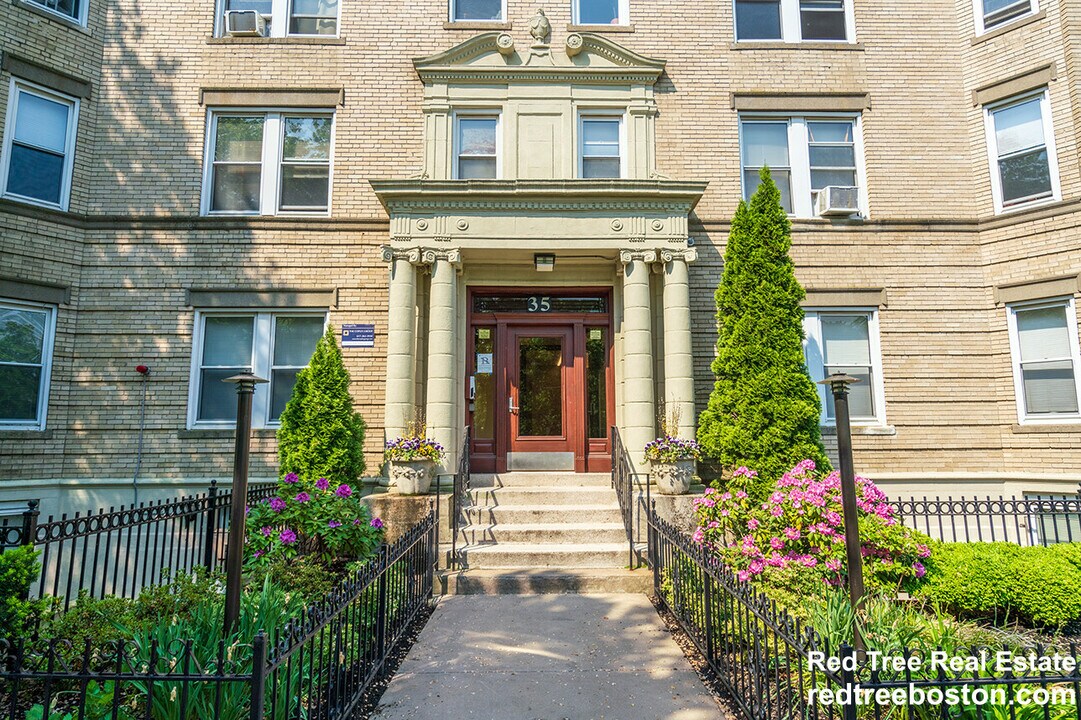 35 Park Dr in Boston, MA - Building Photo
