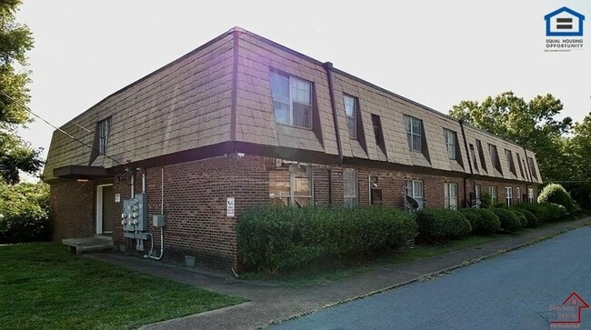 441 Harding Pl in Nashville, TN - Building Photo - Building Photo