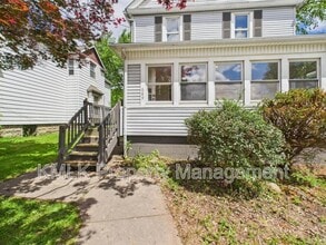 689 Kenmore Blvd in Akron, OH - Building Photo - Building Photo