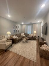 5840 McCrimmon Pky in Morrisville, NC - Foto de edificio - Building Photo