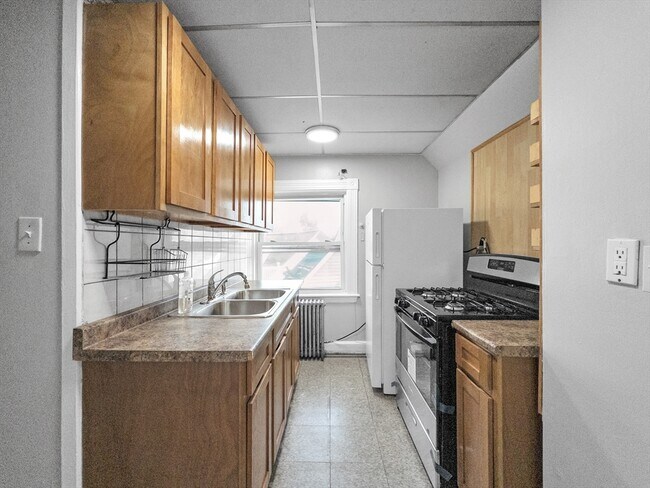 4 Belmore Ter, Unit #3