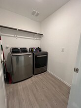 8615 Astral Pl in San Antonio, TX - Foto de edificio - Building Photo