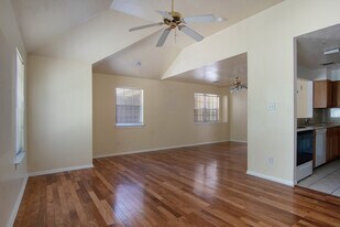 1209 Lovett St in Tomball, TX - Building Photo