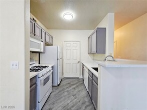 7143 S Durango Dr in Las Vegas, NV - Building Photo - Building Photo