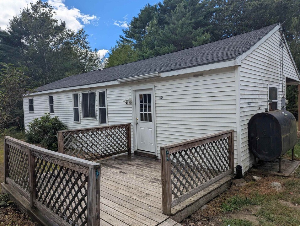 15 Forrest Rd in Northfield, NH - Building Photo