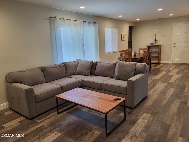 1390 Calle Bouganvilla in Thousand Oaks, CA - Building Photo - Building Photo