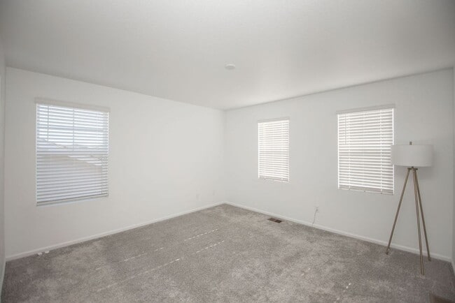 2892 Sand Beach Lake Dr in Loveland, CO - Building Photo - Building Photo